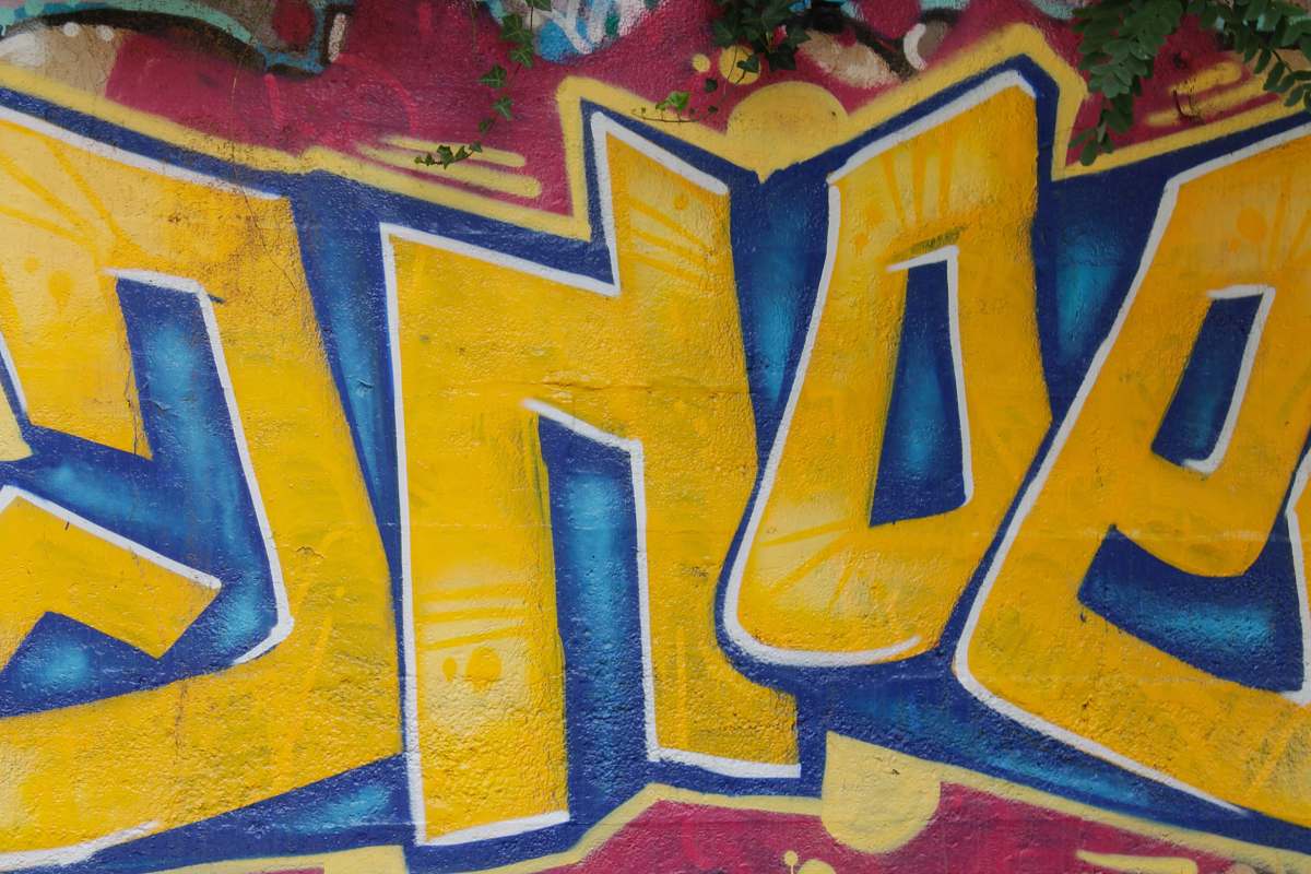 graffiti yellow mural washington